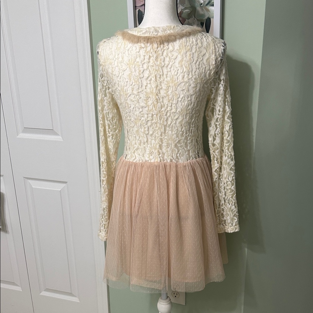 Areve Cream and Tan Lace Dress - Picture 2 of 6